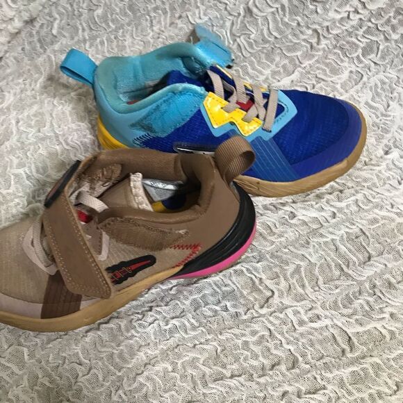 Nike LeBron Space Jam Tune Squad Kids Sneakers Size 11C - Picture 4 of 10